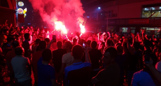 14 fd92ab31 cf8b 4476 8054 3d07492265dd - Trabzonspor taraftarı Galatasaray galibiyetini kutladı