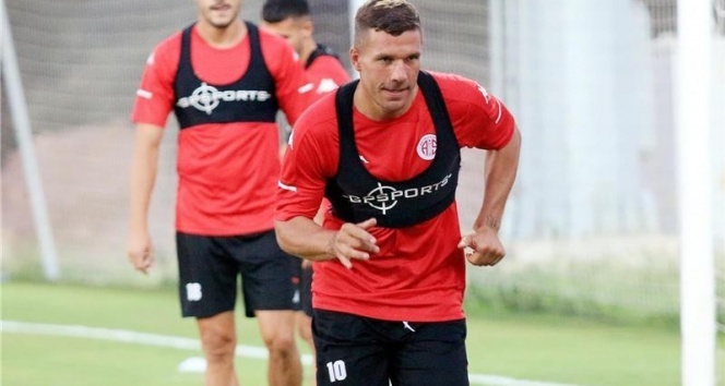 14 2ee207cd 5c0d 49da b0f6 2e172f8580e7 - Antalyaspor'da Podolski ilk 11'e dönüyor