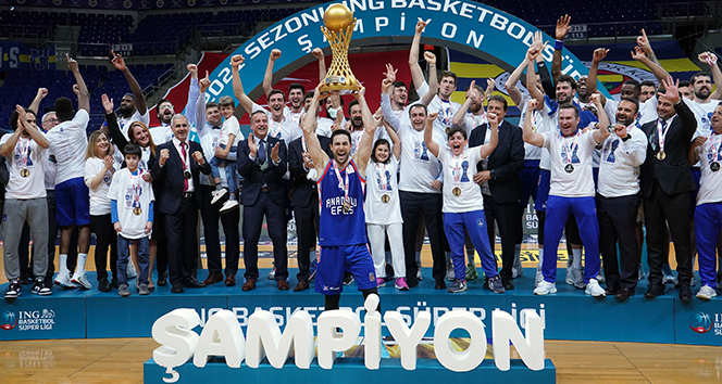 14 7982ded2 8259 40c6 936f 7a1d8302a049 - 2020-2021 Basketbol Süper Ligi şampiyonu Anadolu Efes kupasını aldı