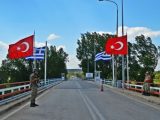 Yunanistan 2 Türk askerini serbest bıraktı