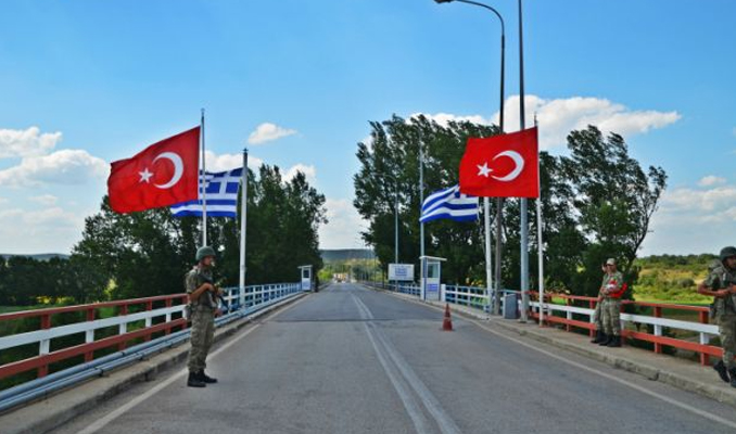 Yunanistan 2 Türk askerini serbest bıraktı